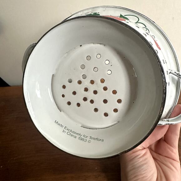 Vintage 1983 Teleflora Strawberry Enamel Colander - Picture 6 of 10